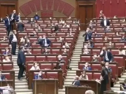 "Parli di lealtà...?". Ed è bagarre in Aula sulla Giustizia