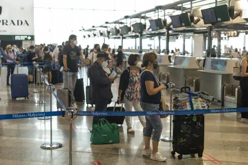 Incubo giallo sulle vacanze. Per Sardegna e Sicilia sarà un agosto di restrizioni