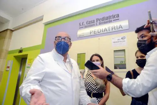 Bernardo: "La sola arma anti Covid sono i vaccini. Ma serve la terza dose"