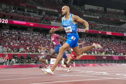 "Strane, ridicolo...". Bolt "processa" le scarpe "super molla"