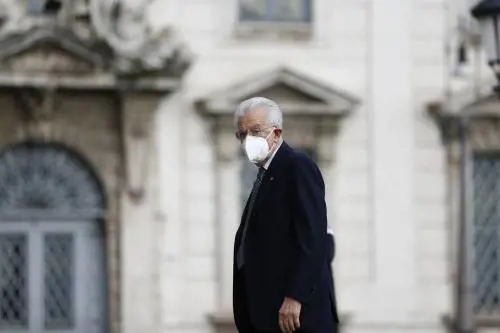 Monti, il grigiocrate allergico a libertà e democrazia