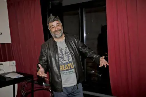 Le voci diventano attori. Il film con i doppiatori che ci mettono la faccia