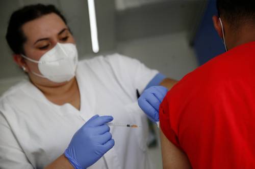 "Con i vaccini il rischio di morire scende del 96%": i dati dell'Iss