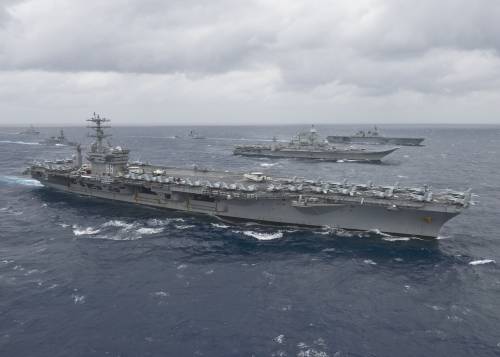 Il Pacifico ribolle: si muovono le navi da guerra