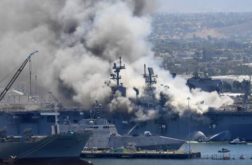 Risolto il giallo della Uss Bonhomme Richard: ecco la causa dell'incendio