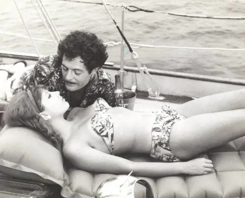Marcello Mastroianni e Stefania Sandrelli nel film "Divorzio all'italiana" di Pietro Germi (1961) 