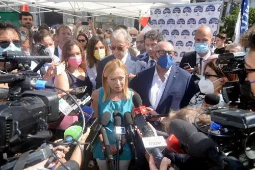 Meloni con Bernardo: "A sinistra sono nervosi sanno che può vincere"