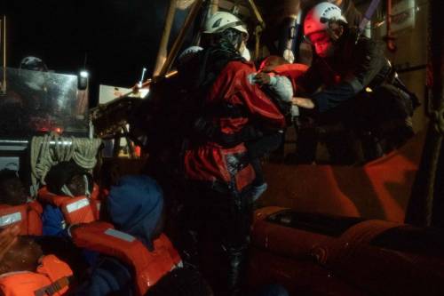 Porto aperto: Sea Watch ci scarica i migranti
