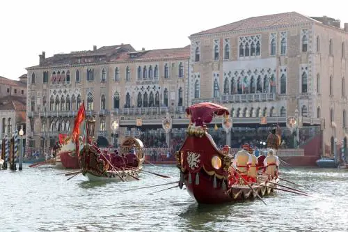 Donne come gli uomini: stessi premi alla Regata. Ma la sinistra fa acqua