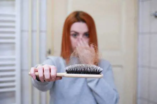 Effetto Covid sui capelli: come la pandemia li ha presi di mira