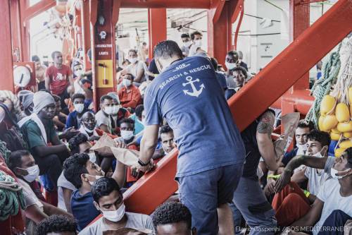 Migranti, boom di arrivi illegali. Inizia il pressing sulla Lamorgese