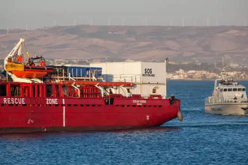 Positivi i migranti sbarcati: cosa sta succedendo con la Ocean Viking