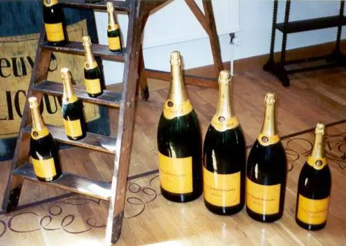 Le champagne c'est moi, storie di battaglie francesi in difesa di un'icona