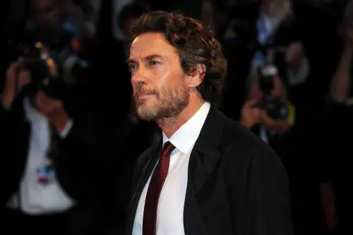 Boni diventa Verdi "traviato" dall'amore per la Strepponi