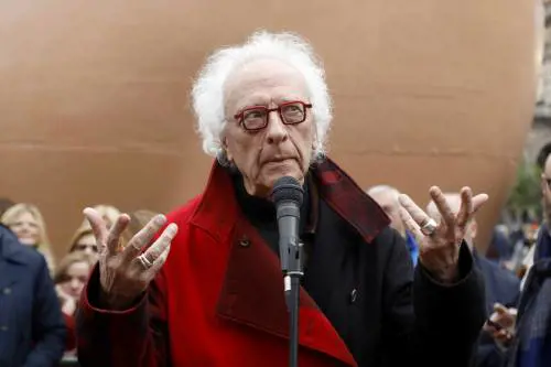 Mughini: "Ancora mi vergogno dei sassi lanciati nel '68. I radical chic squallidi"