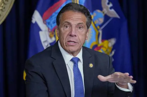 Cuomo si arrende e si dimette. "Io italiano e troppo affettuoso"