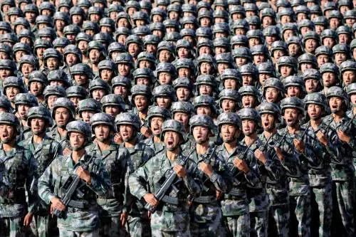 Bagni termali ed "energie vitali": così la Cina addestra i suoi super-piloti