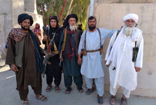 Ai talebani pure Farah 400mila sfollati in fuga. La Ue: stop ai rimpatri