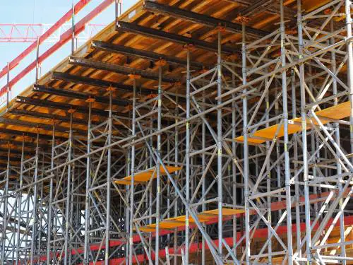Incidenti sul lavoro, altro giorno nero: due operai morti, grave un camionista