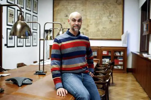 "Le carte e gli anziani? Un gioco ripetitivo mai uguale: è il bello"