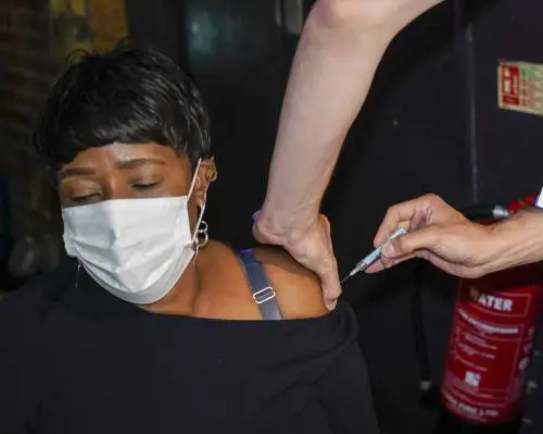 Follie no-vax nella Regione in crisi: "Microchip nei sieri"