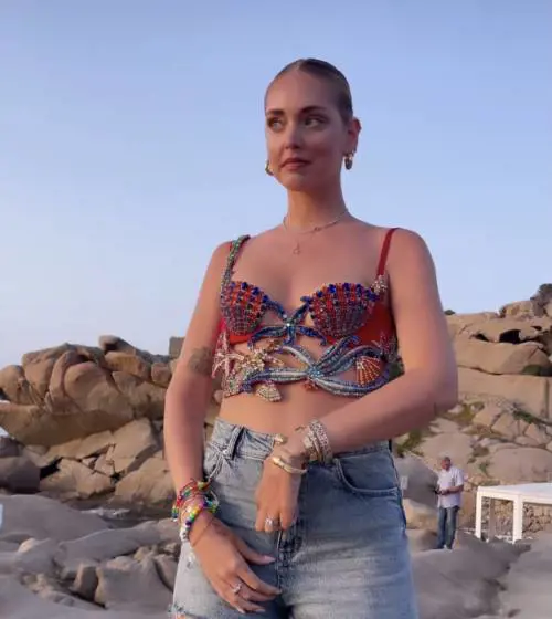 "Come modifichi tu le foto...". È ancora bufera su Chiara Ferragni