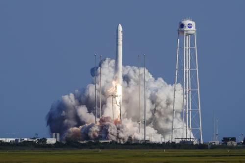 "È un omofobo". Nel mirino pure il telescopio della Nasa