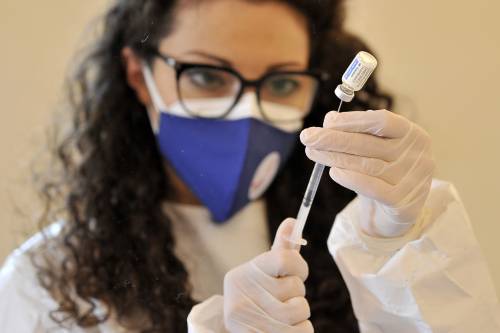 "Ecco chi dobbiamo vaccinare adesso"