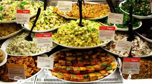 "È troppo bianco". Pure il veganesimo sul banco degli imputati