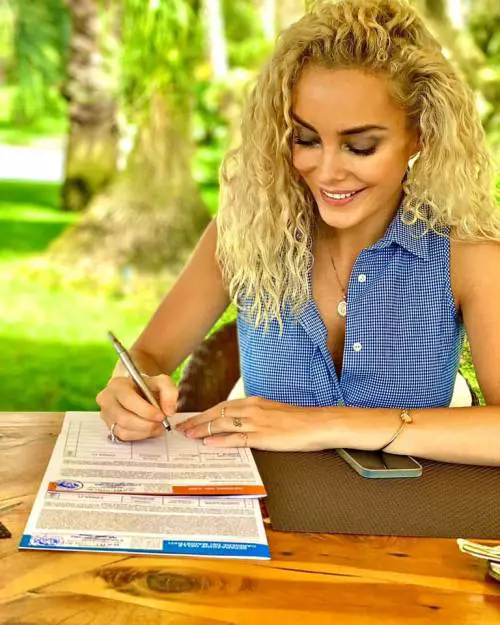 Fascina firma i 6 referendum. Fi in campo per la giustizia