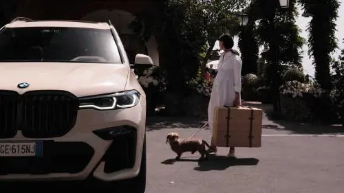 Bmw X7 e Poldo Dog Couture: per Fido una cuccia top class