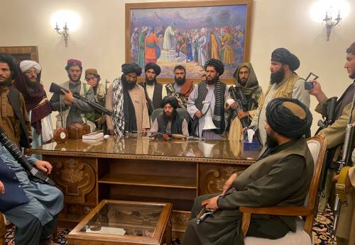 I talebani hanno preso Kabul: "Presto l'Emirato dell'Afghanistan"