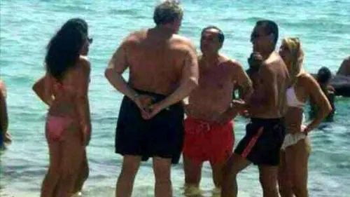 Lo scivolone di Di Maio beccato al mare in Salento mentre Kabul va a fuoco