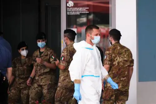 Una sottovalutazione della Farnesina. Adesso i rimpatri li gestiscono i militari