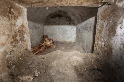 Pompei, resti mummificati nella tomba