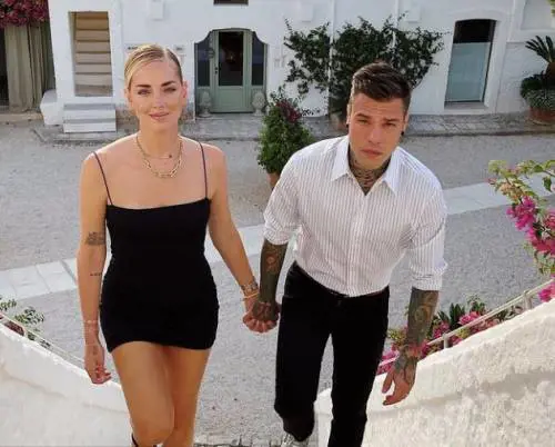Fedez-imprenditore lancia una linea di zaini: "Si pagano a rate"