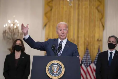 Biden dà 75 giorni ai dipendenti federali "Sanzioni disciplinari per i non vaccinati"