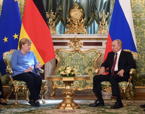 L'ultima volta di Merkel e Putin "Inevitabile parlare con Mosca"