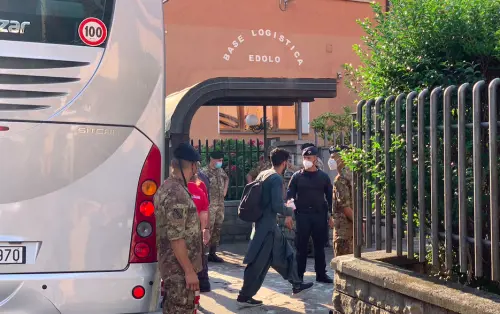 Afghani in fuga da Kabul alla Valcamonica