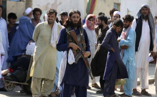 La linea rossa dei talebani: "Via il 31 agosto o reagiremo". Corsa per salvarne 100mila