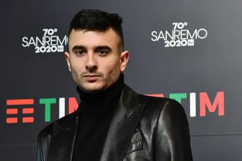 Junior Cally: "Ossessionato dal sesso, uscivo con mogli di politici"
