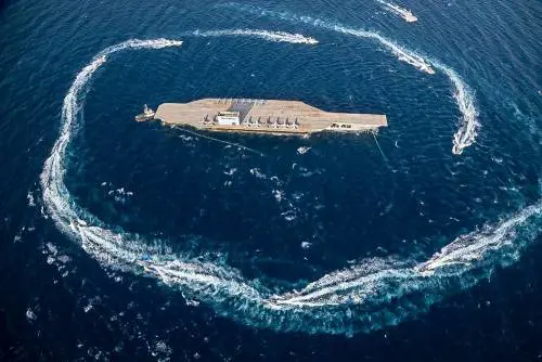 "Colpita una nave da guerra Usa". Sale la tensione nei mari