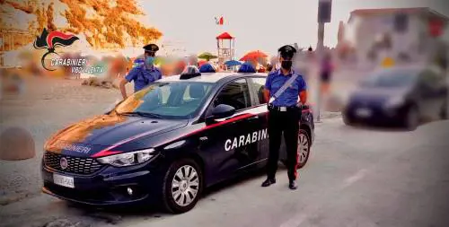Rubano gli smartphone in spiaggia ma non disattivano la geolocalizzazione: fermati dai carabinieri
