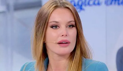 "Matteo mi ha lasciato perché non gli piacevo. Corona? Bravo". Saltano i primi altarini di Sophie