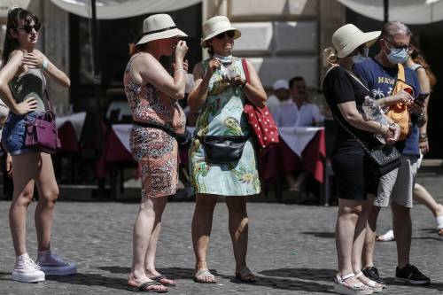 Incinta di 8 mesi: così la rom derubava i turisti