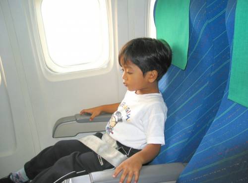 L'esercito dei bambini che viaggiano soli in aereo