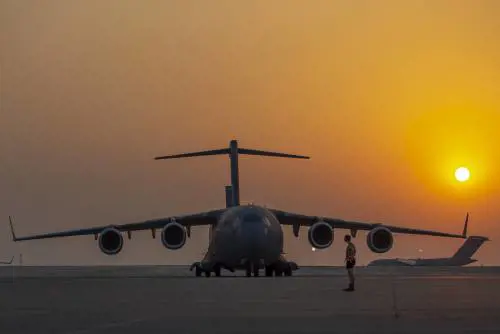 Paura sul C-130 italiano dopo gli spari al decollo. Ma l'Aeronautica: "Non è stato colpito"