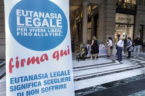 Il prete che firma per l'eutanasia: "Vi spiego perché l'ho fatto"