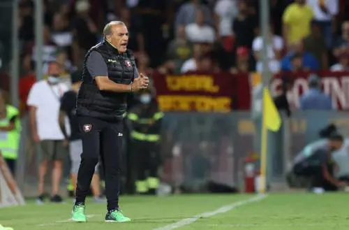 Paura per Castori: la moglie sta male durante la partita