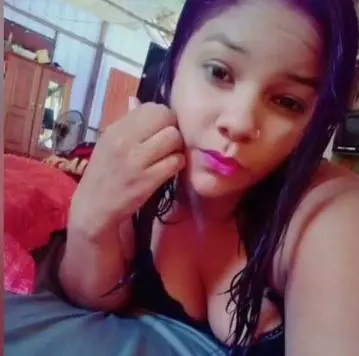 Il cellulare in carica, poi il fulmine: 18enne muore folgorata